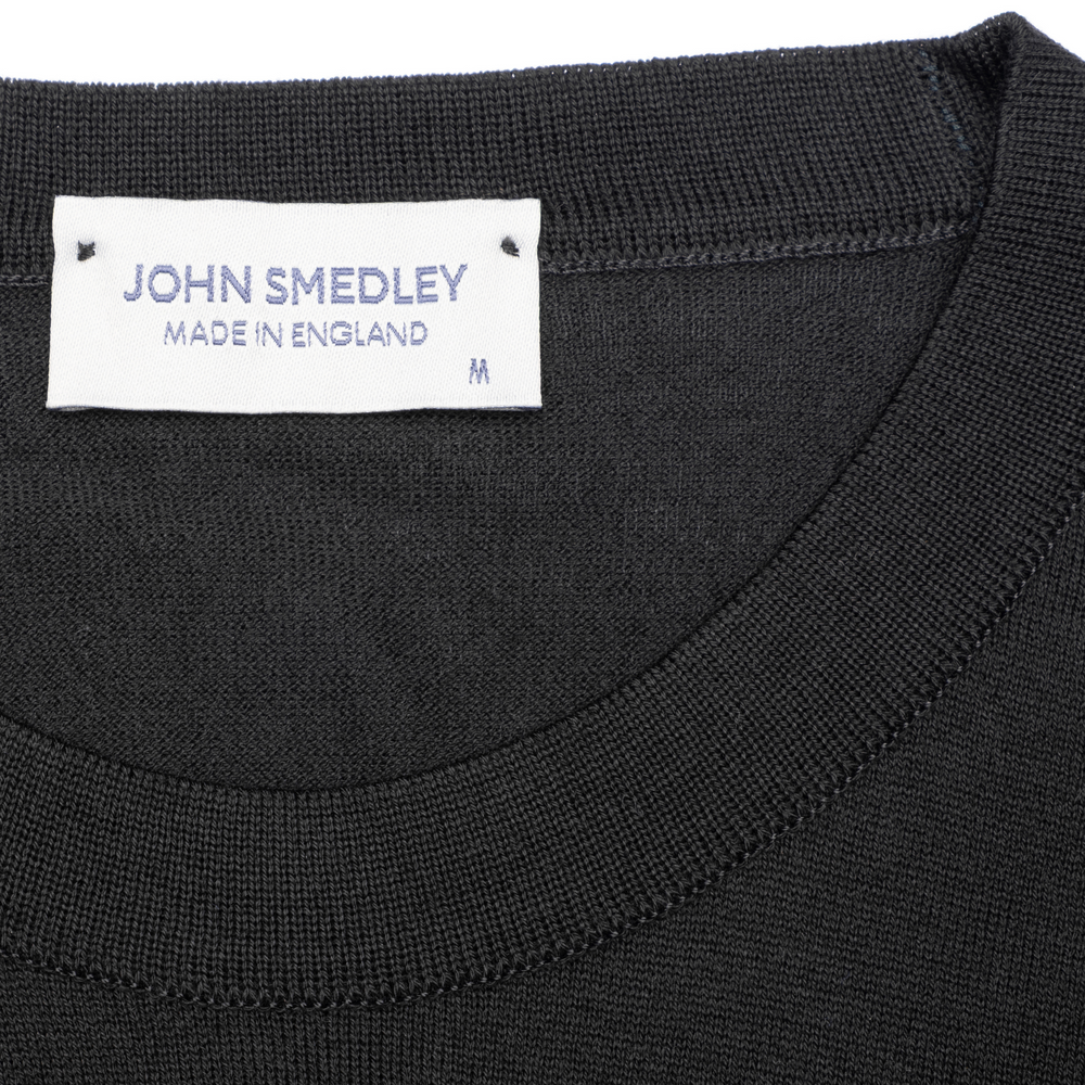 Lorca Merino Wool T-Shirt - Black - Collar