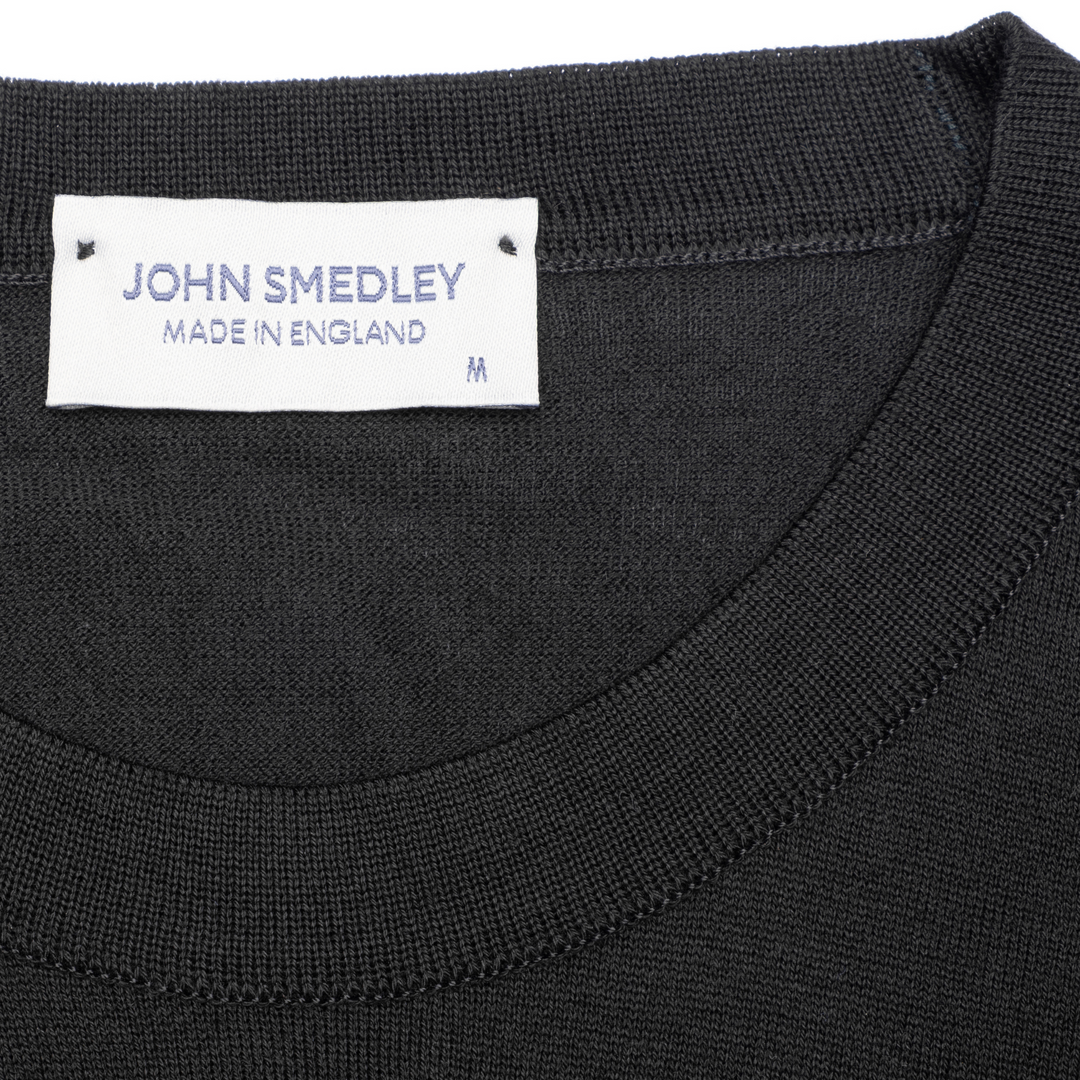 Lorca Merino Wool T-Shirt - Black - Collar